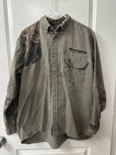 Load image into Gallery viewer, 90’s Mossy Oak Fall Foliage Companions Remington Racing Shirt (L/XL) 🇺🇸