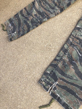 Load image into Gallery viewer, Tiger Stripe Camo Pants (33x32)