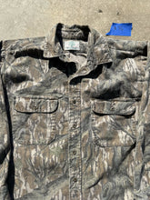 Load image into Gallery viewer, Vintage Mossy Oak Treestand Chamois Button Up (L/XL)