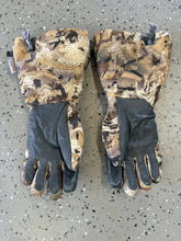 Load image into Gallery viewer, Sitka Decoy Gloves