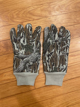 Load image into Gallery viewer, Vintage Mossy Oak Bottomland Camo Insulated Gloves