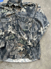 Load image into Gallery viewer, Vintage Mossy Oak Breakup Button Up (XL)