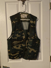 Load image into Gallery viewer, Duck Bay Hunting Vest W/ Game Pouch