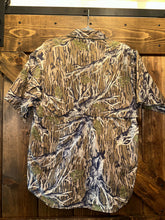 Load image into Gallery viewer, Columbia Mossy Oak Treestand Short Sleeve Button Up (M/L)