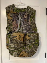 Load image into Gallery viewer, Mossy Oak Longbeard Elite Turkey Vest (OSFM)