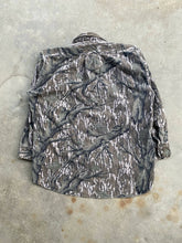 Load image into Gallery viewer, Vintage Mossy Oak Treestand Chamois Button Up