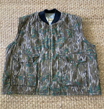 Load image into Gallery viewer, Mossy Oak Greenleaf 3-in-1 Vest/Liner/Jacket with Detachable Hood by Johnson Garments (XXL)🇺🇸
