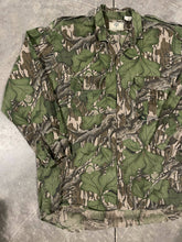 Load image into Gallery viewer, 90’s Mossy Oak Full Foliage Button Down Shirt (XL) 🇺🇸