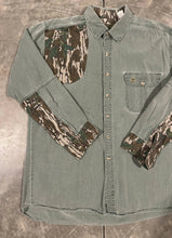 Load image into Gallery viewer, 90’s Mossy Oak Companions Greenleaf Button Down (XL)🇺🇸