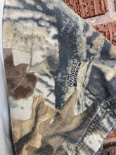 Load image into Gallery viewer, Redhead Realtree Advantage Timber Button Shirt Size M