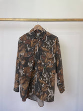 Load image into Gallery viewer, Vintage Mossy Oak Fall Foliage Button up (XL)🇺🇸