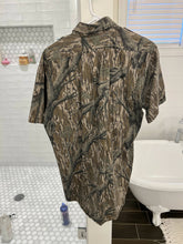 Load image into Gallery viewer, Mossy Oak Treestand Short Sleeve Button Up (M)🇺🇸