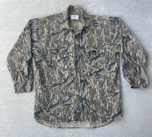 Load image into Gallery viewer, Mossy Oak Treestand Chamois Button Down (L)