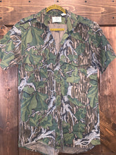 Load image into Gallery viewer, Mossy Oak Full Foliage SS Button Up (M)🇺🇸