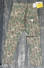 Load image into Gallery viewer, Original Key Mossy Oak Green Leaf Pants