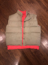 Load image into Gallery viewer, Reversible Puff Hunting Vest - Medium