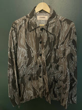 Load image into Gallery viewer, Ranger Camo Jacket Large