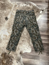 Load image into Gallery viewer, Vintage Mossy Oak Tree Stand chamois pants Size L adjustable