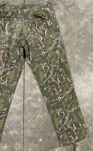 Load image into Gallery viewer, Mossy Oak Full Foliage Pants (34x30)