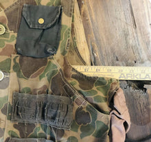 Load image into Gallery viewer, Vintage Duxbak Hunting Vest (M)