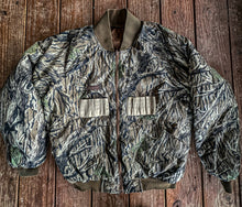 Load image into Gallery viewer, Columbia Mossy Oak Treestand Puffy Bomber Jacket (M)