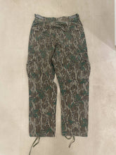 Load image into Gallery viewer, Vintage Mossy Oak Green Leaf Pants