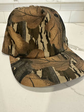 Load image into Gallery viewer, 90’s Mossy Oak Fall Foliage Snapback Blank 🇺🇸