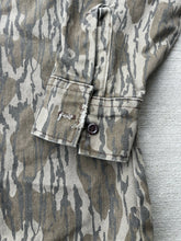 Load image into Gallery viewer, 90’s Original Key Mossy Oak Bottomland Button Down Shirt (M) 🇺🇸