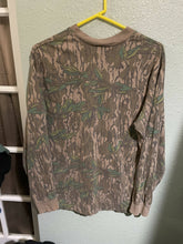 Load image into Gallery viewer, 90’s Mossy Oak Greenleaf Long Sleeve Shirt (L) 🇺🇸