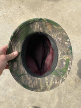 Load image into Gallery viewer, Vintage Mossy Oak Shadowleaf Fedora Hat (7 1/8)