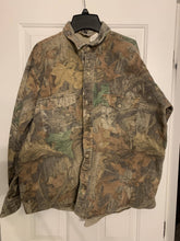 Load image into Gallery viewer, Winter Run Realtree Advantage Shirt (L)🇺🇸