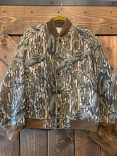 Load image into Gallery viewer, Mossy Oak Treestand Bomber Jacket (M)🇺🇸