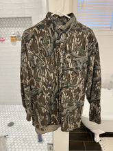 Load image into Gallery viewer, Mossy Oak Treestand Button Up (L)🇺🇸