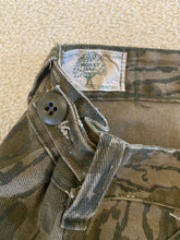 Load image into Gallery viewer, 80’s Mossy Oak Bottomland Cargo Pants (34x30) 🇺🇸