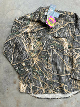 Load image into Gallery viewer, Vintage Mossy Oak Shadowgrass Chamois Button Up (L)