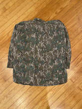 Load image into Gallery viewer, Vintage Mossy Oak Green Leaf Lightweight Button Up (XL)
