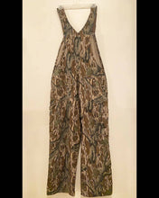 Load image into Gallery viewer, Commander Original Mossy Oak Treestand size 38 (M) Overalls