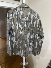 Load image into Gallery viewer, Vintage Treebark Button Up (m)