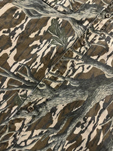Load image into Gallery viewer, Vintage Mossy Oak Treestand Button Up Size XL