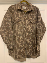 Load image into Gallery viewer, Mossy Oak Bottomland LS Button Up (XL)🇺🇸