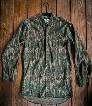 Load image into Gallery viewer, Original Mossy Oak Greenleaf Button Up Shirt (M) 🇺🇸