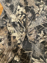 Load image into Gallery viewer, Vintage Mossy Oak Break Up Camo Chamois Button Up (M)