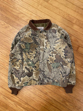 Load image into Gallery viewer, Vintage Walls Advantage Camo Jacket