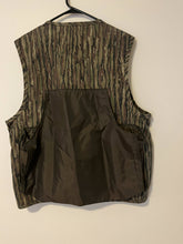 Load image into Gallery viewer, Vintage original realtree Saftbak vest