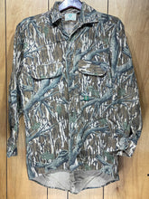 Load image into Gallery viewer, Mossy Oak Treestand Chamois Shirt (M)🇺🇸