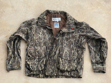 Load image into Gallery viewer, Columbia Mossy Oak Bottomland Jacket (L)