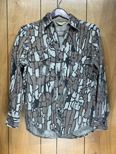 Load image into Gallery viewer, Cabela’s Trebark Chamois Shirt (L)🇺🇸