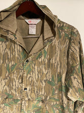 Load image into Gallery viewer, Gross Galesburg Mossy Oak Jacket (M)