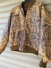 Load image into Gallery viewer, Columbia Mossy Oak Bomber/Liner Jacket (L)