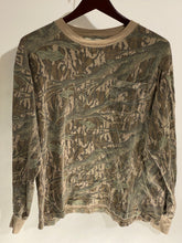 Load image into Gallery viewer, Mossy Oak Treestand Shirt (M/L)